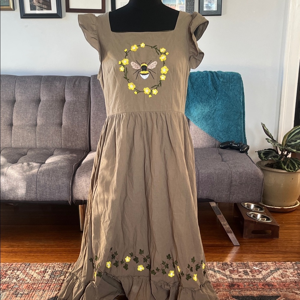 ROMWE Earthy Brown Cotton Dress BEE embroidery Size Large